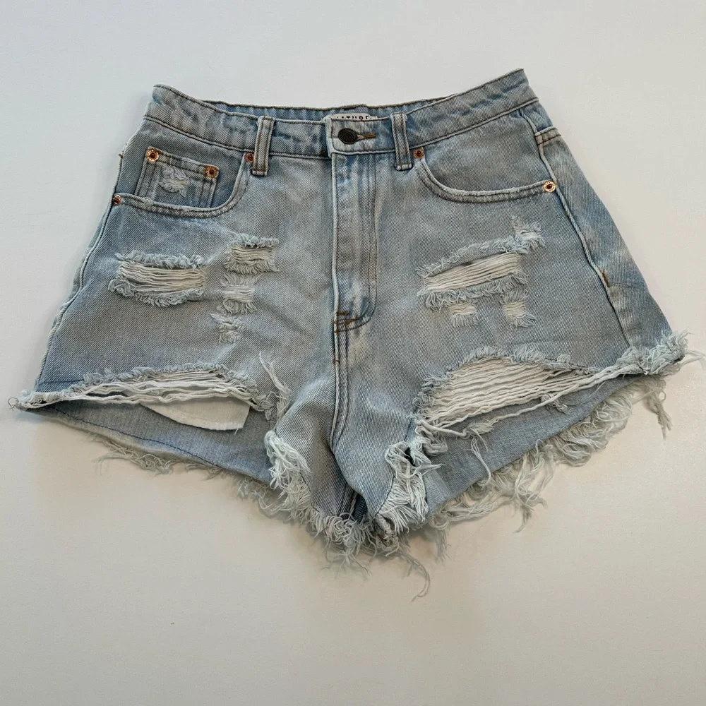 Signature 8 Jean Shorts Eight High Waisted Distressed Denim Women’s Size Small